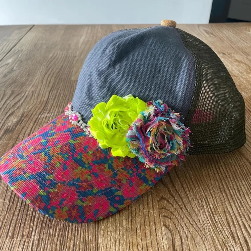 NATURAL LIFE Floral Cap with Neon Flowers - Picture 3 of 5